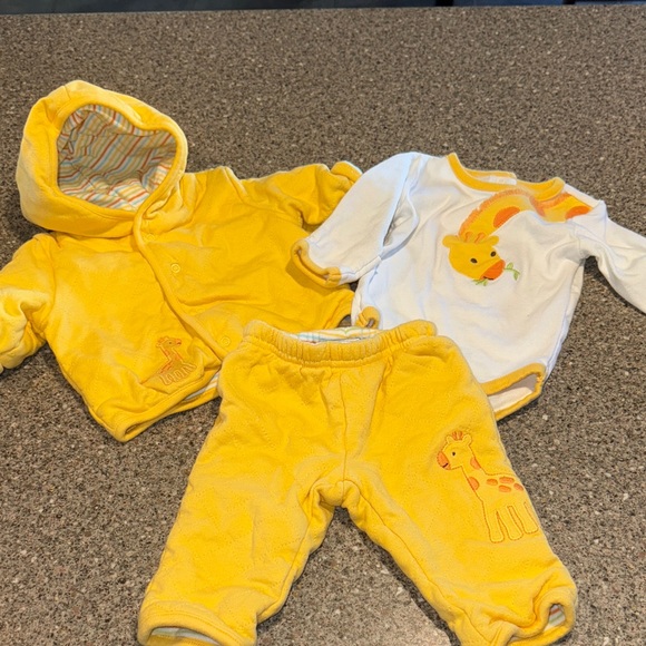 2013 gymboree brand new neutral giraffe set - Picture 1 of 2